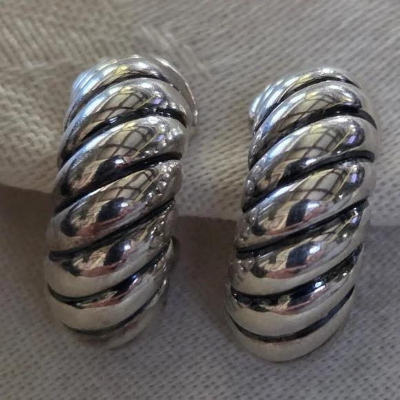 David Yurman Sculpted Cable Shrimp Earrings in Sterling Silver - Picture 2 of 14